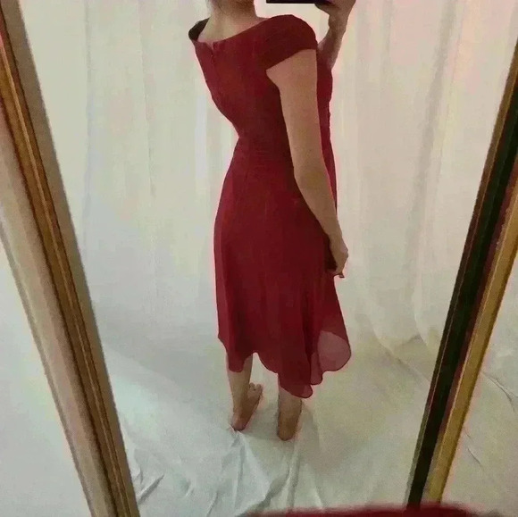 NWOT MAGGIE LONDON Silk Scarlet Red Formal Dress Knee Length Romantic Neckline - Picture 3 of 9